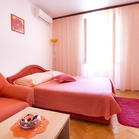 Apartment And Room Daria Vis Island Bagian luar foto