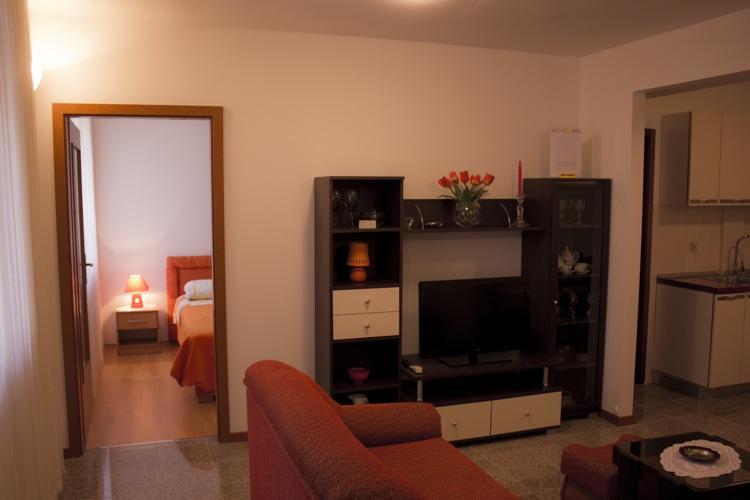 Apartment And Room Daria Vis Island Bagian luar foto