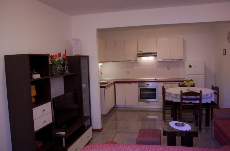 Apartment And Room Daria Vis Island Bagian luar foto