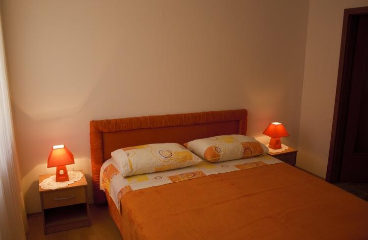 Apartment And Room Daria Vis Island Bagian luar foto