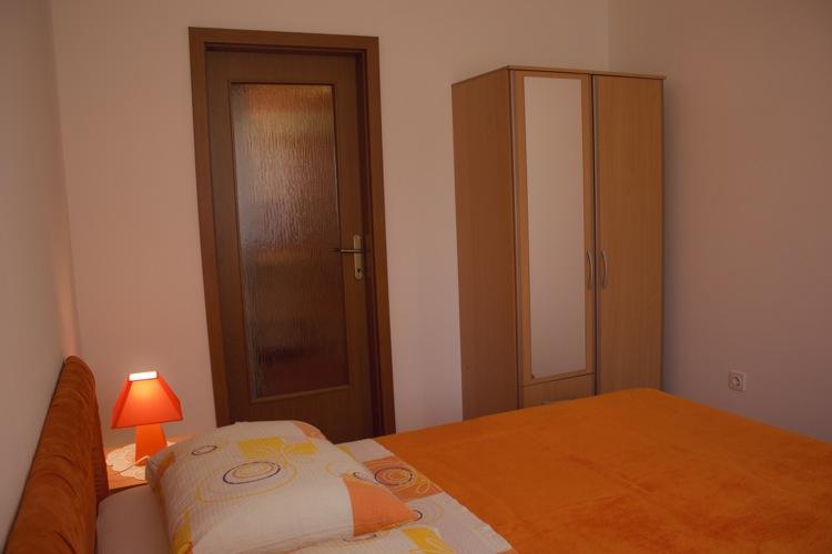 Apartment And Room Daria Vis Island Bagian luar foto