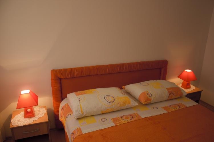Apartment And Room Daria Vis Island Bagian luar foto