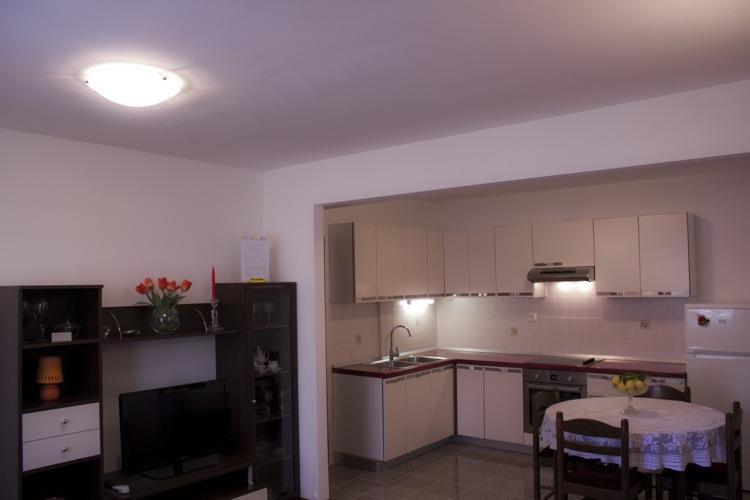 Apartment And Room Daria Vis Island Bagian luar foto