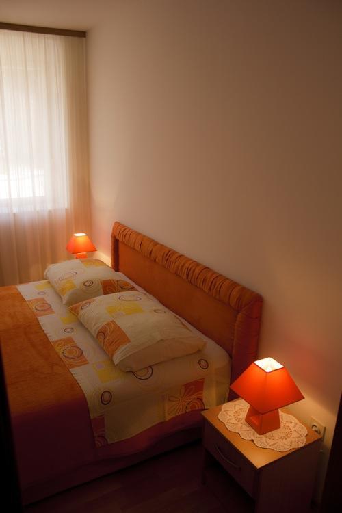 Apartment And Room Daria Vis Island Bagian luar foto