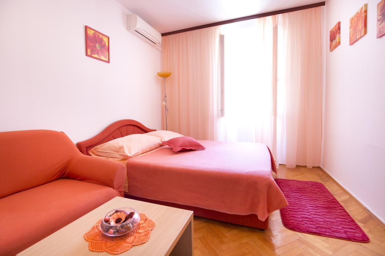 Apartment And Room Daria Vis Island Bagian luar foto